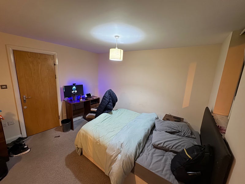 Room Bradshaw Close in Birmingham