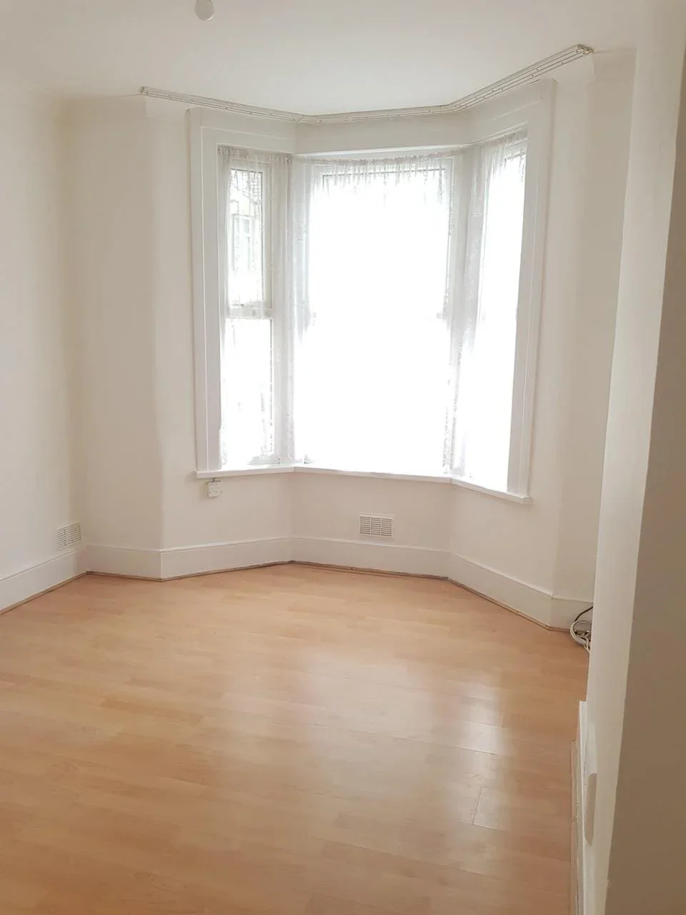 House Third Avenue in Greater London