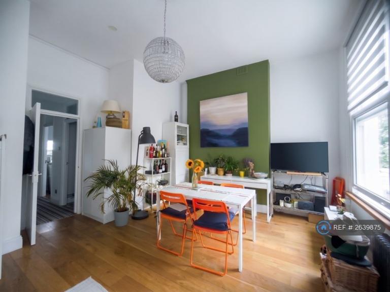 Flat Ladbroke Grove in Greater London