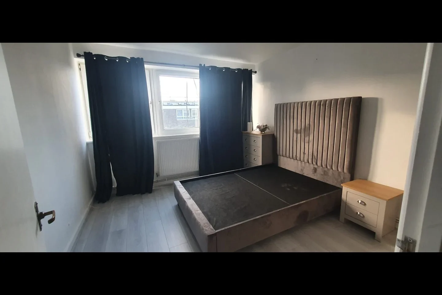 Flat Livermere Road in Greater London
