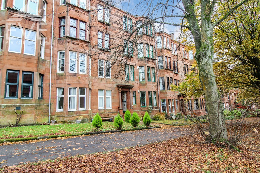 Flat Woodcroft Avenue in Glasgow