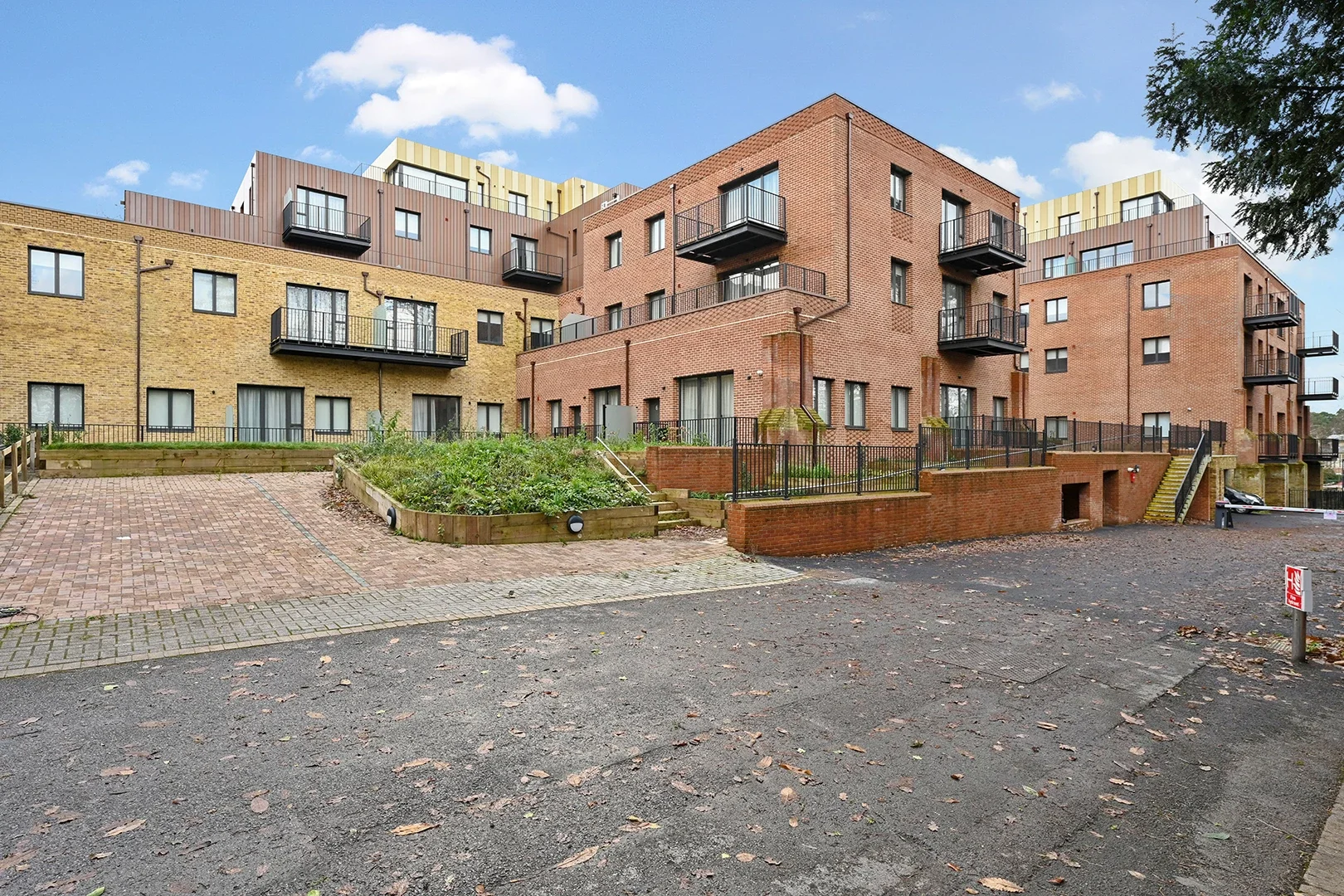 Flat Farnborough Road in Rushmoor