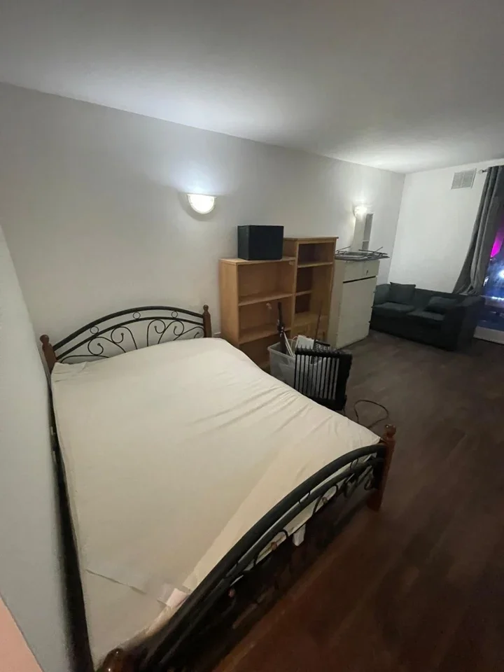 Flat Longbridge Road in Greater London