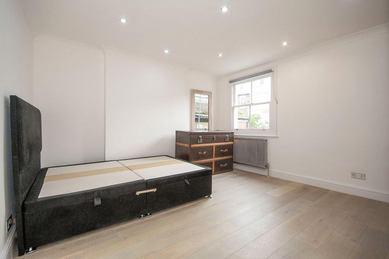 Flat Northcote Road in Greater London