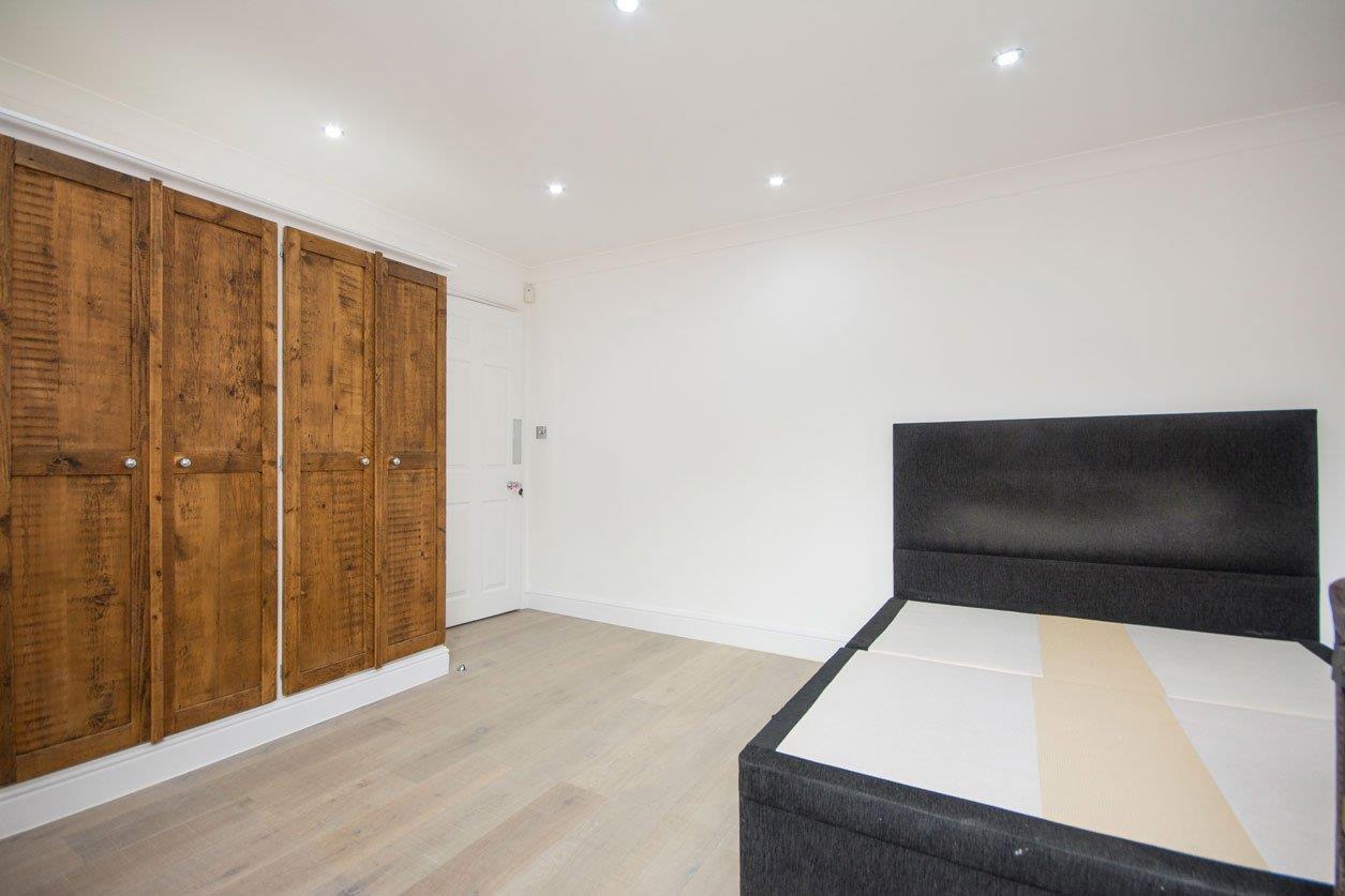 Flat Northcote Road in Greater London