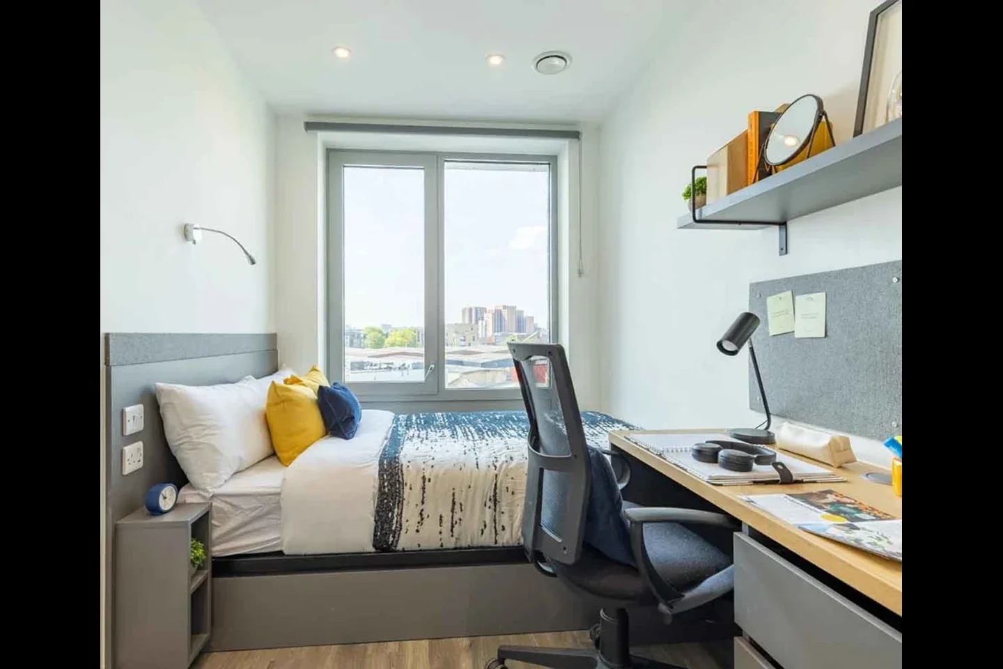 Room Rolls Road in Greater London