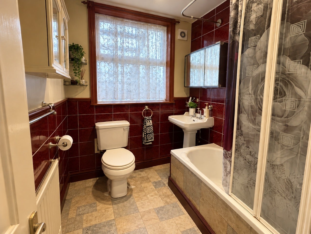 Room Pentlands Close in Greater London
