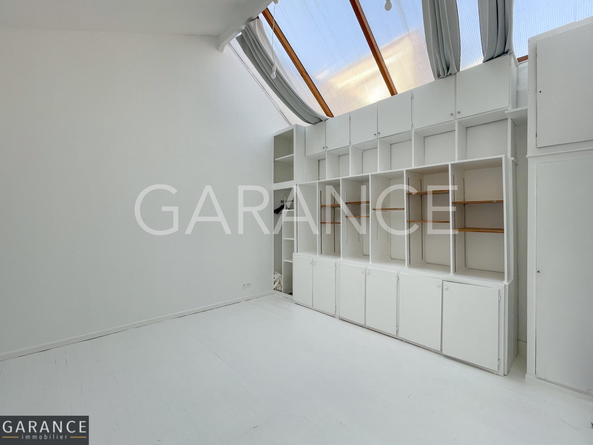 Room Rue Daguerre in Paris