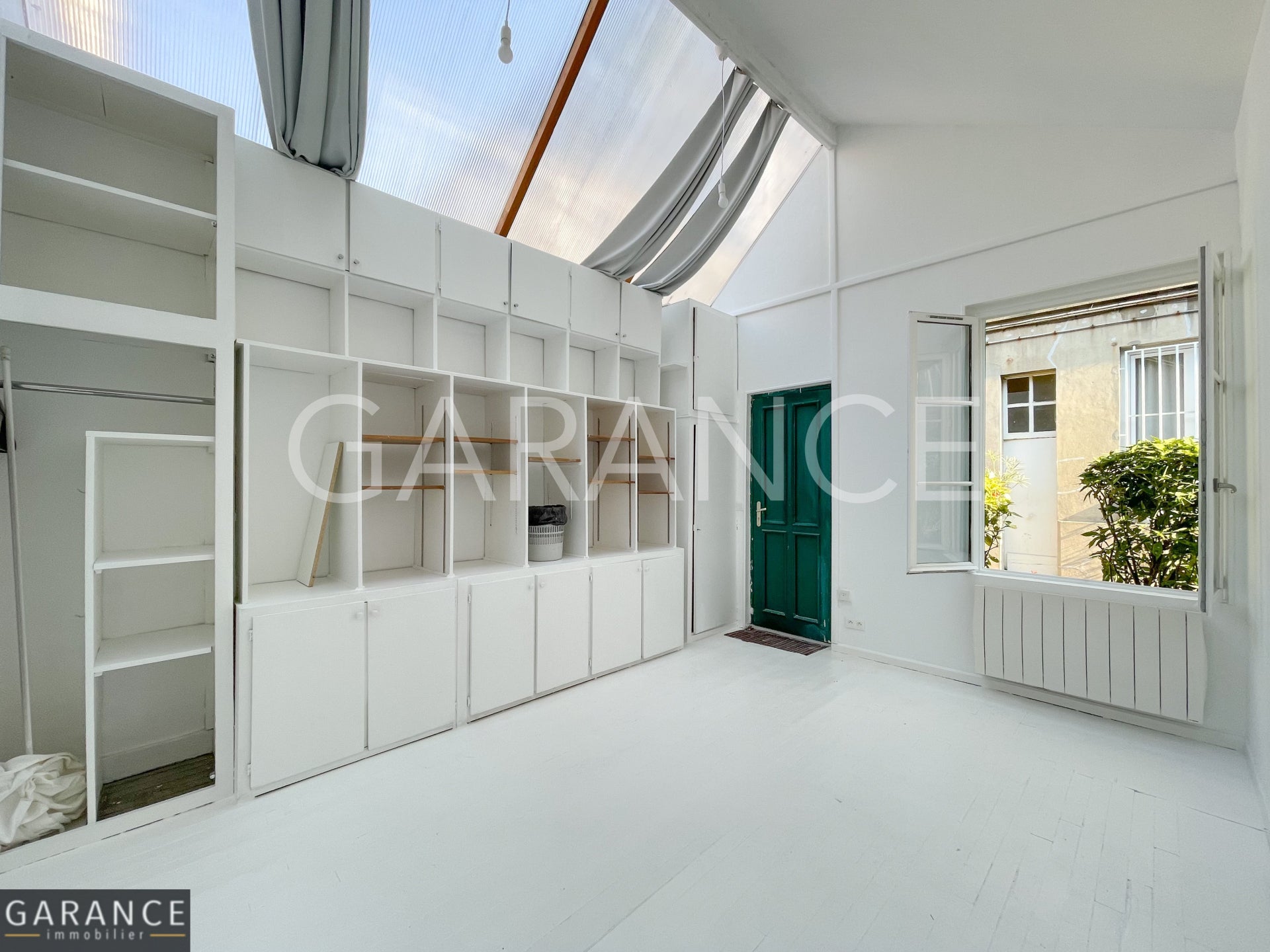 Room Rue Daguerre in Paris