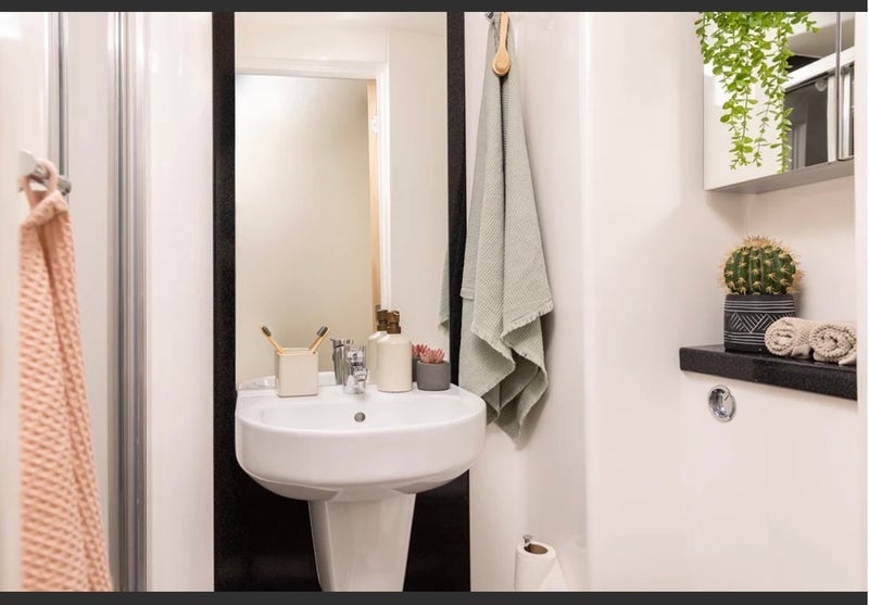 Room International Way in Greater London