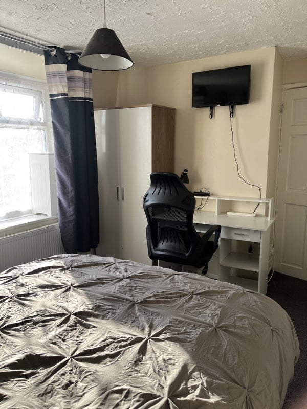 Room Sharon Ubank Close in Stoke Gifford