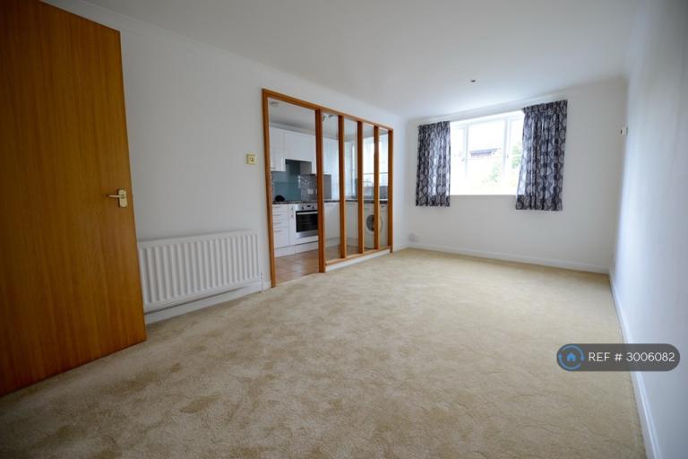 Flat Kingsworthy Close in Greater London