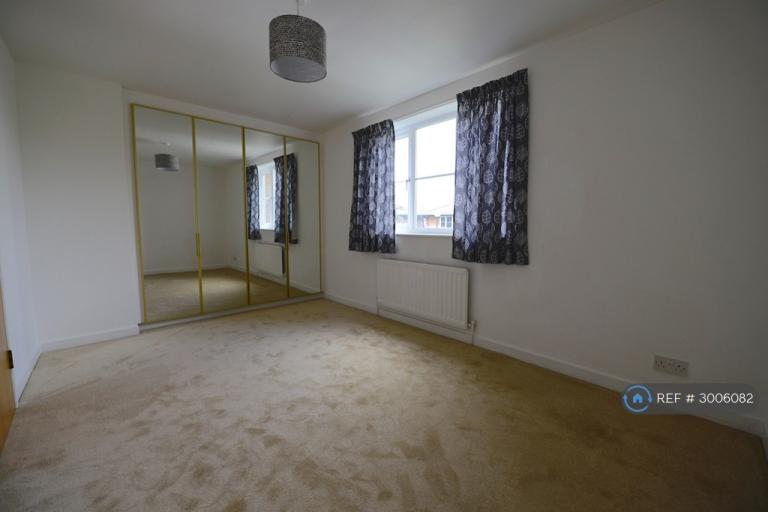 Flat Kingsworthy Close in Greater London