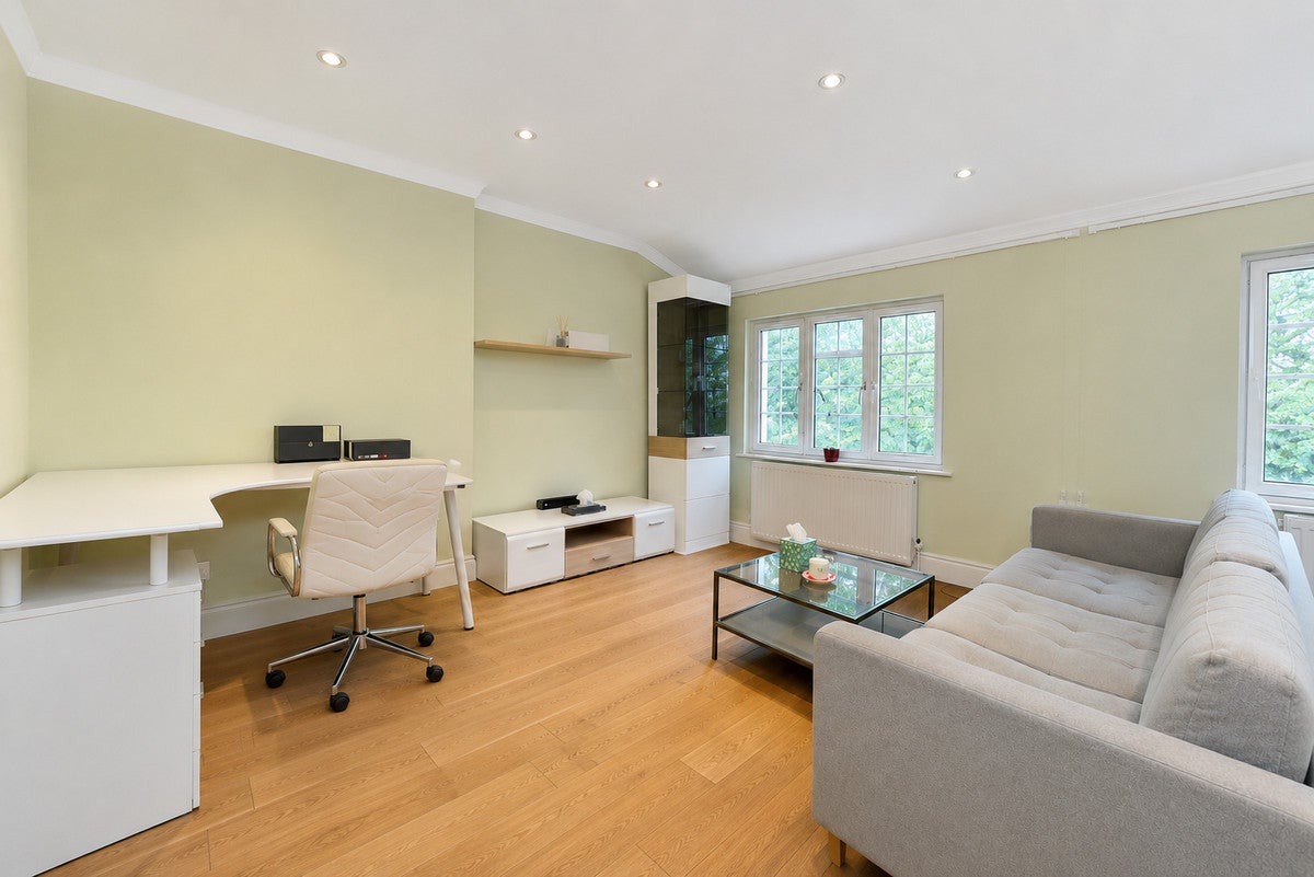 Flat Sussex Gardens in City of Westminster