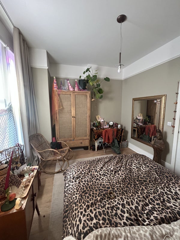 Room Louisville Road in Greater London