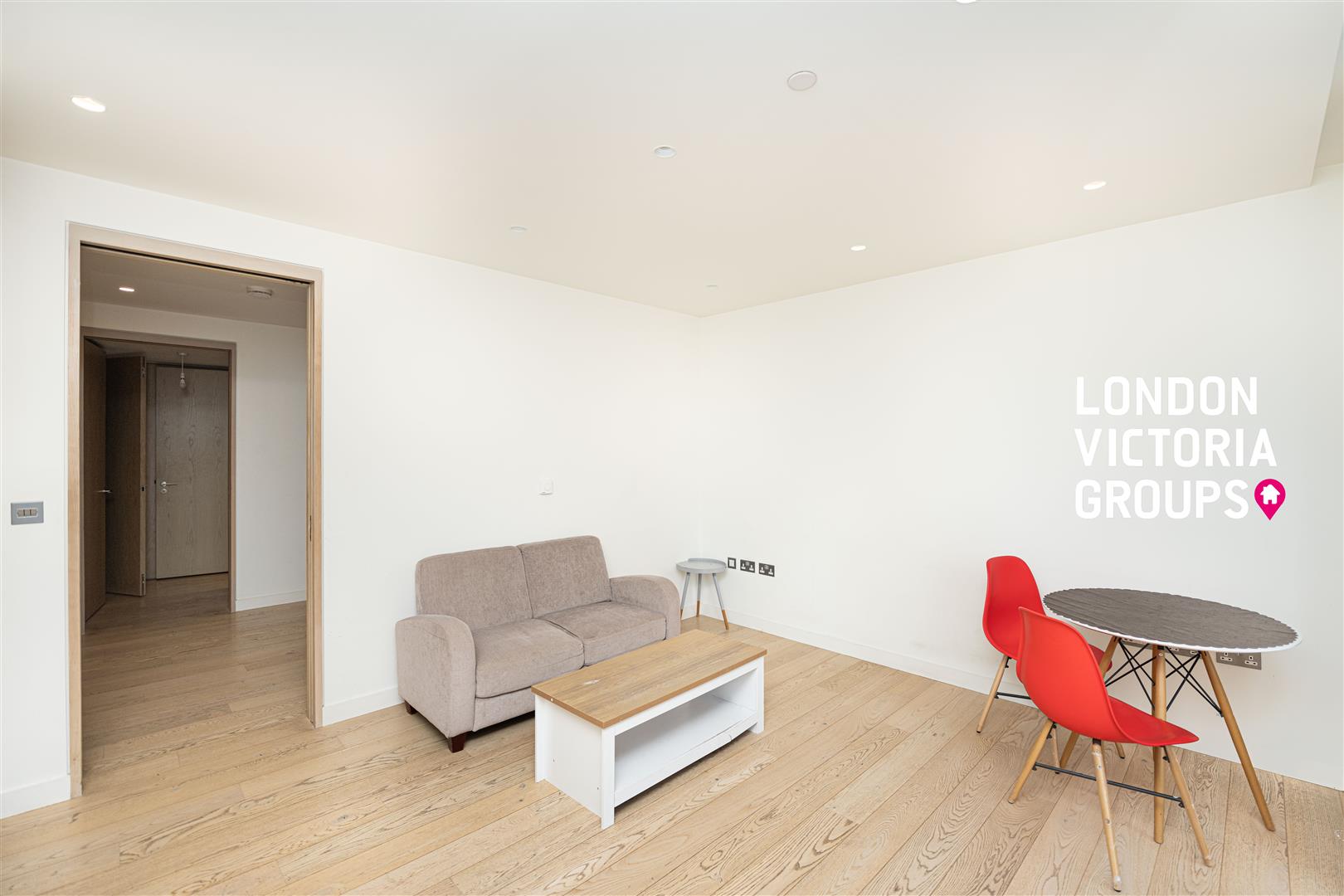 Flat Pilot Walk in Greater London