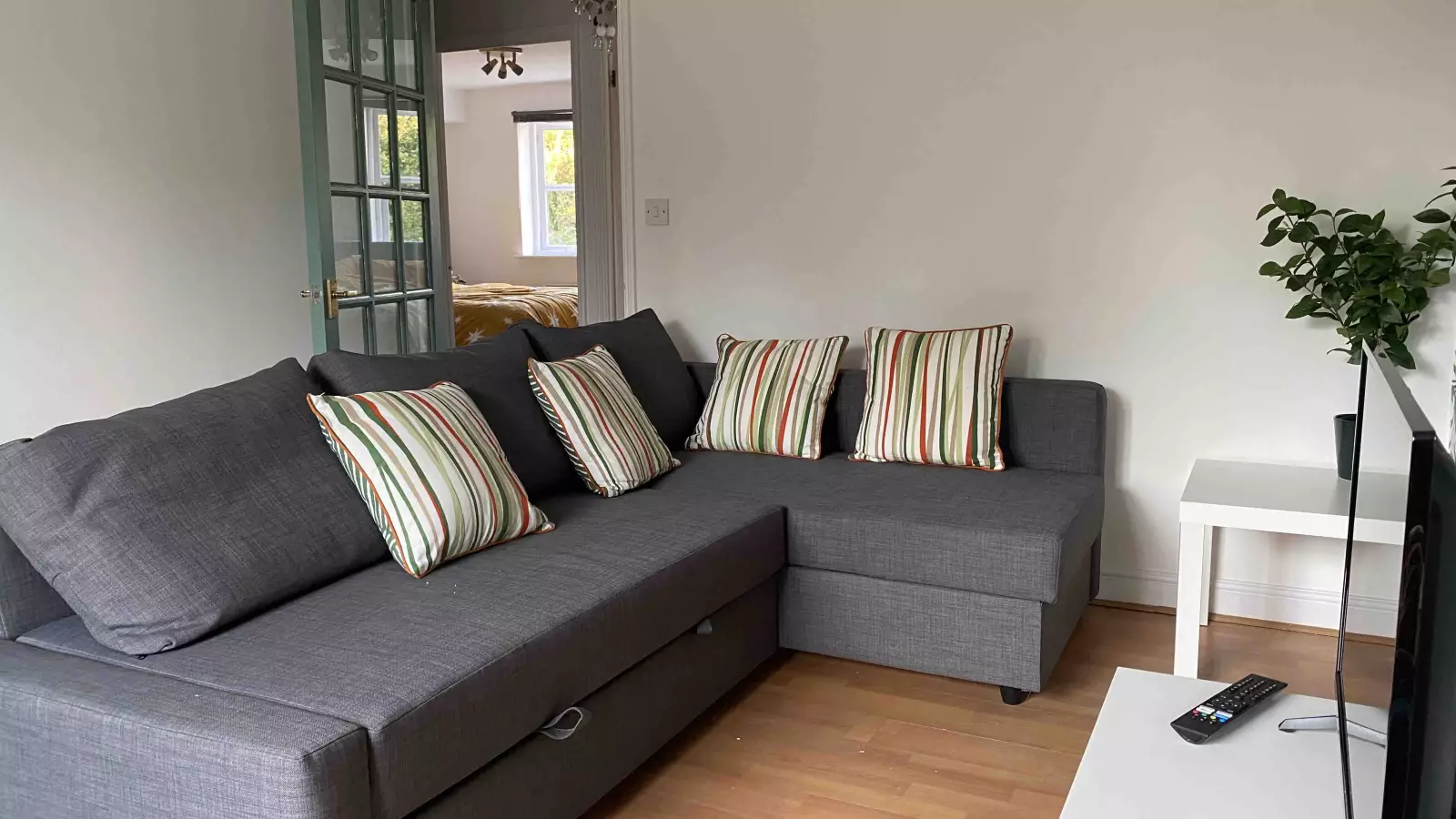 Flat Blaker Road in Greater London
