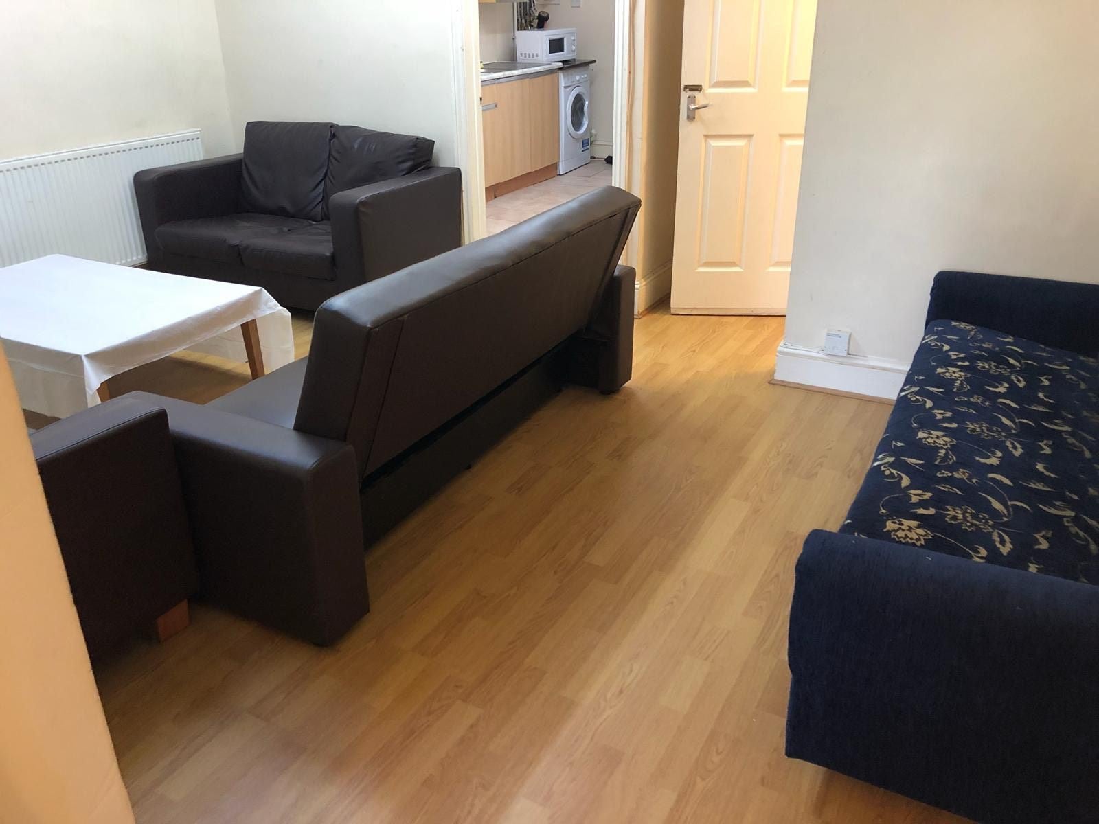 Flat Gordon Road in Greater London