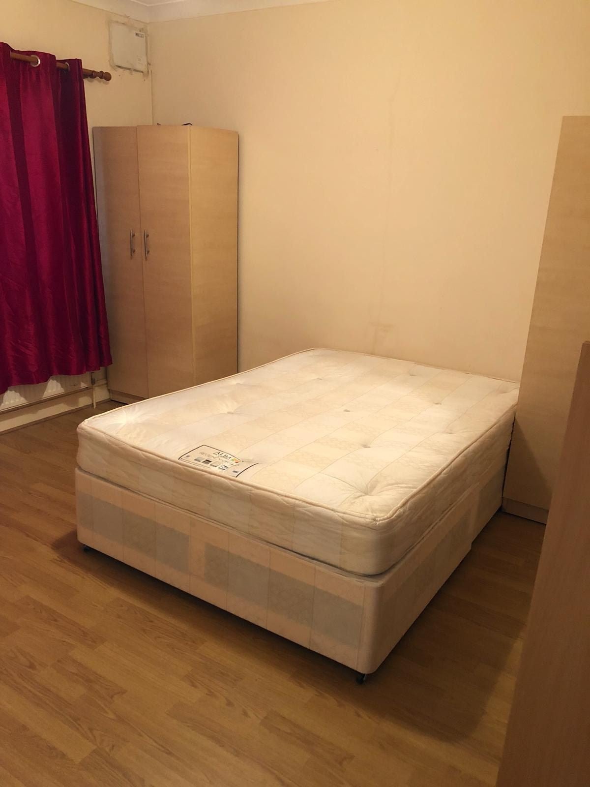Flat Gordon Road in Greater London