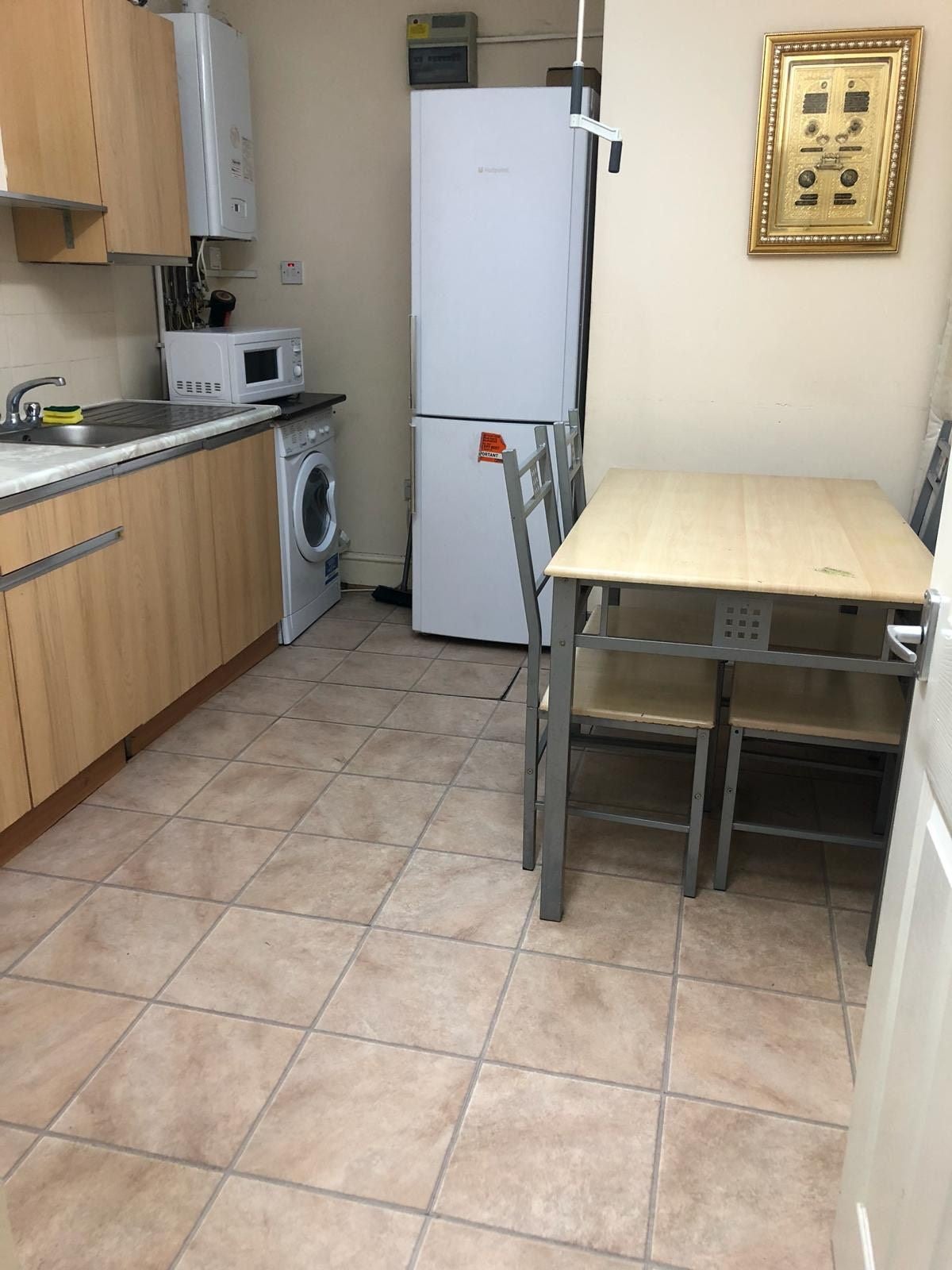Flat Gordon Road in Greater London