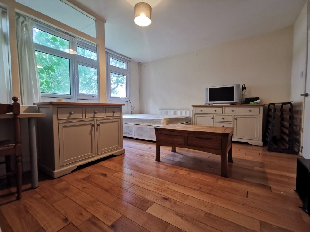 Flat Ossulston Street in Greater London