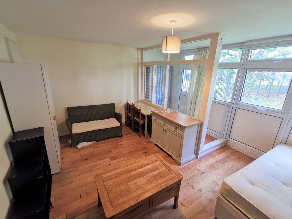Flat Ossulston Street in Greater London