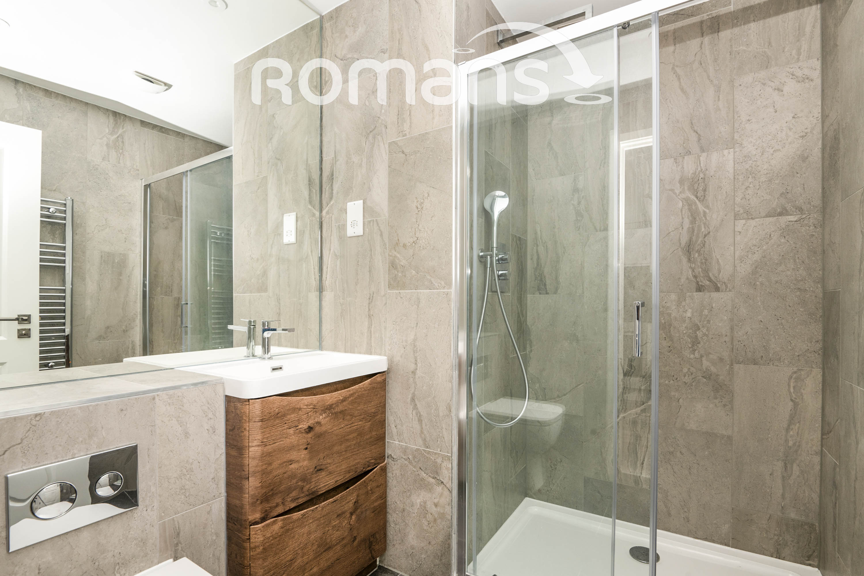Flat Lyon Way in Camberley