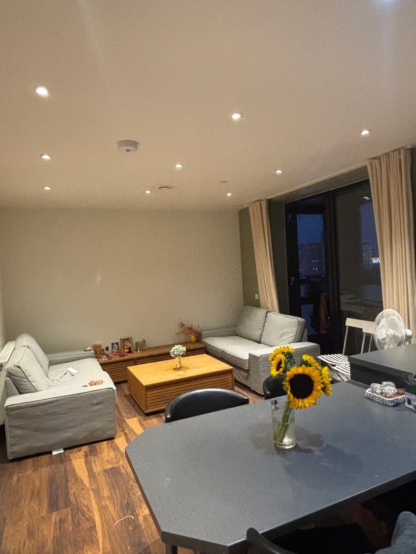 Room New Village Avenue in Greater London