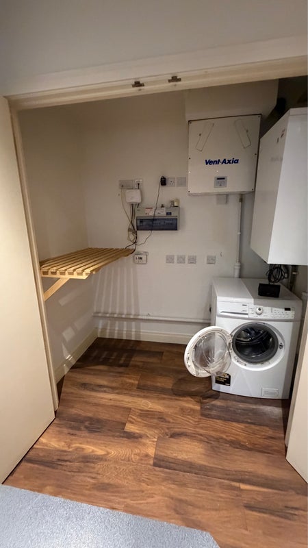 Room New Village Avenue in Greater London