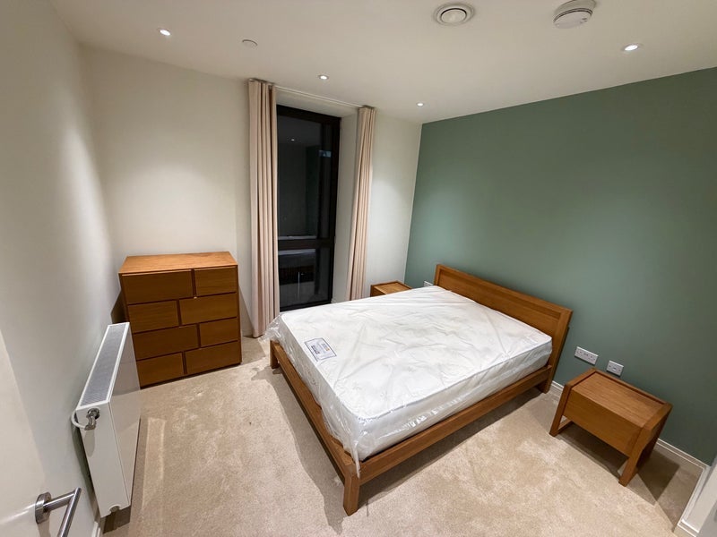 Room New Village Avenue in Greater London