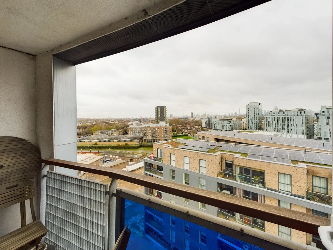 Flat Tarves Way in Greater London