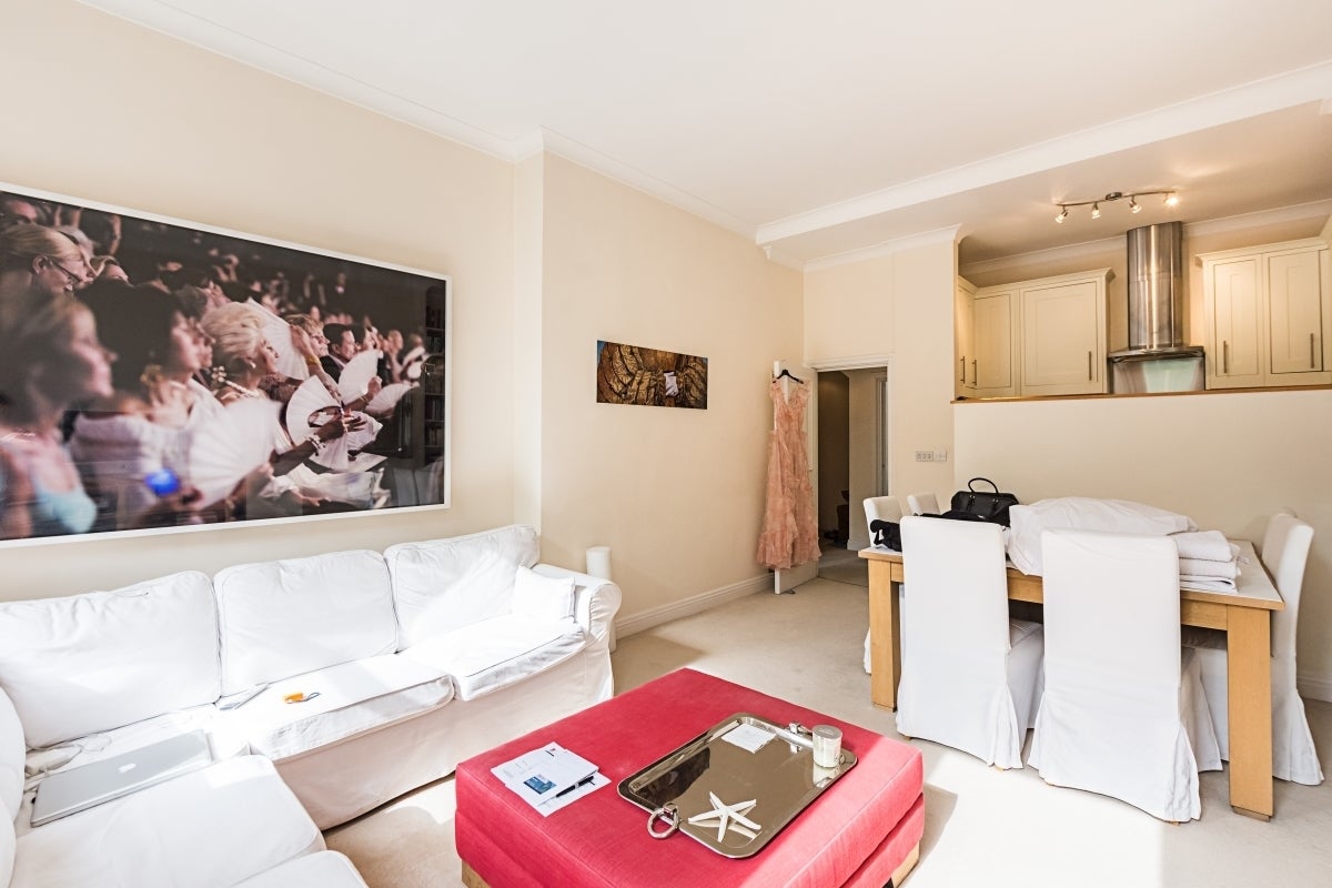 Flat Courtfield Road in Greater London