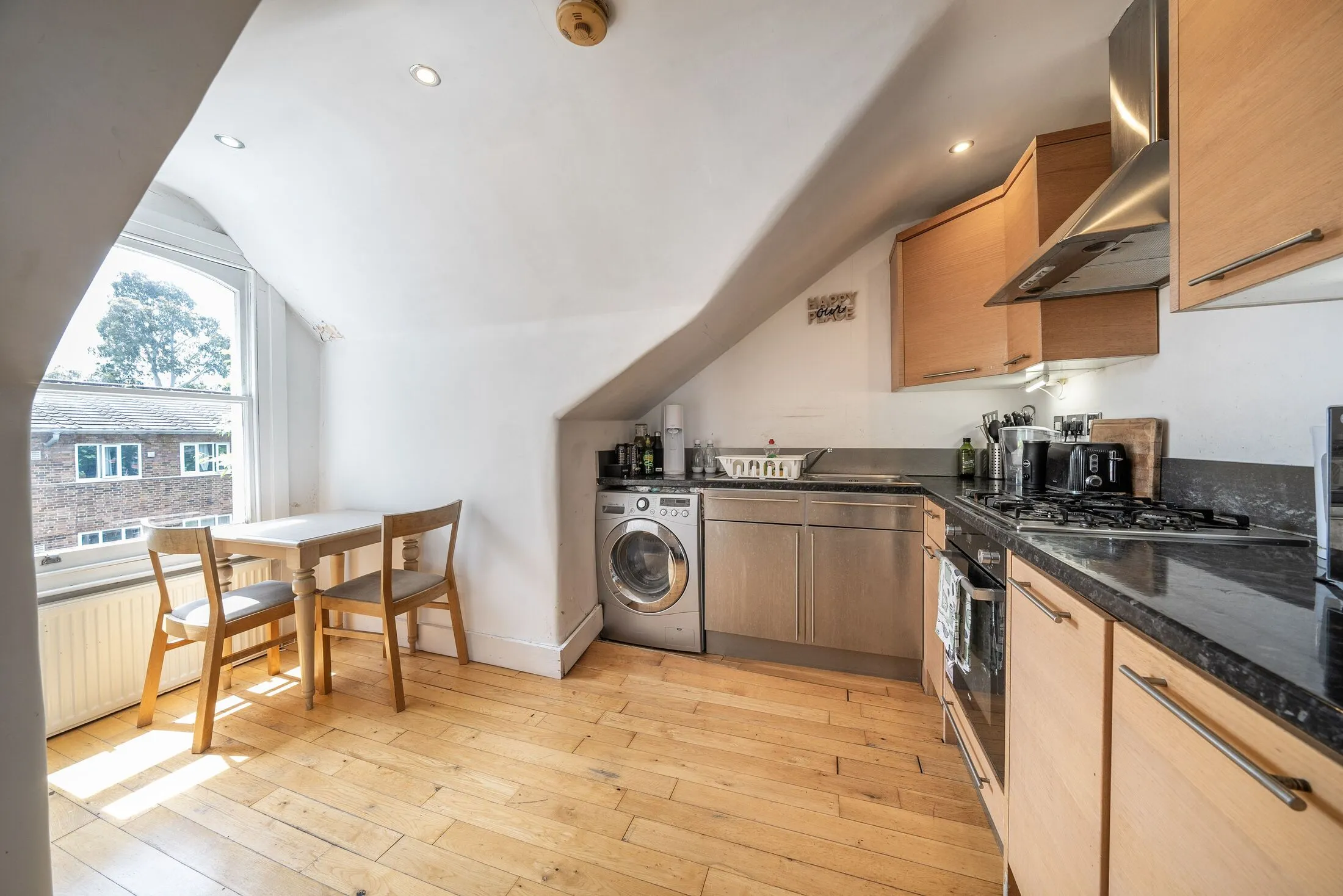 Flat Crockerton Road in Greater London