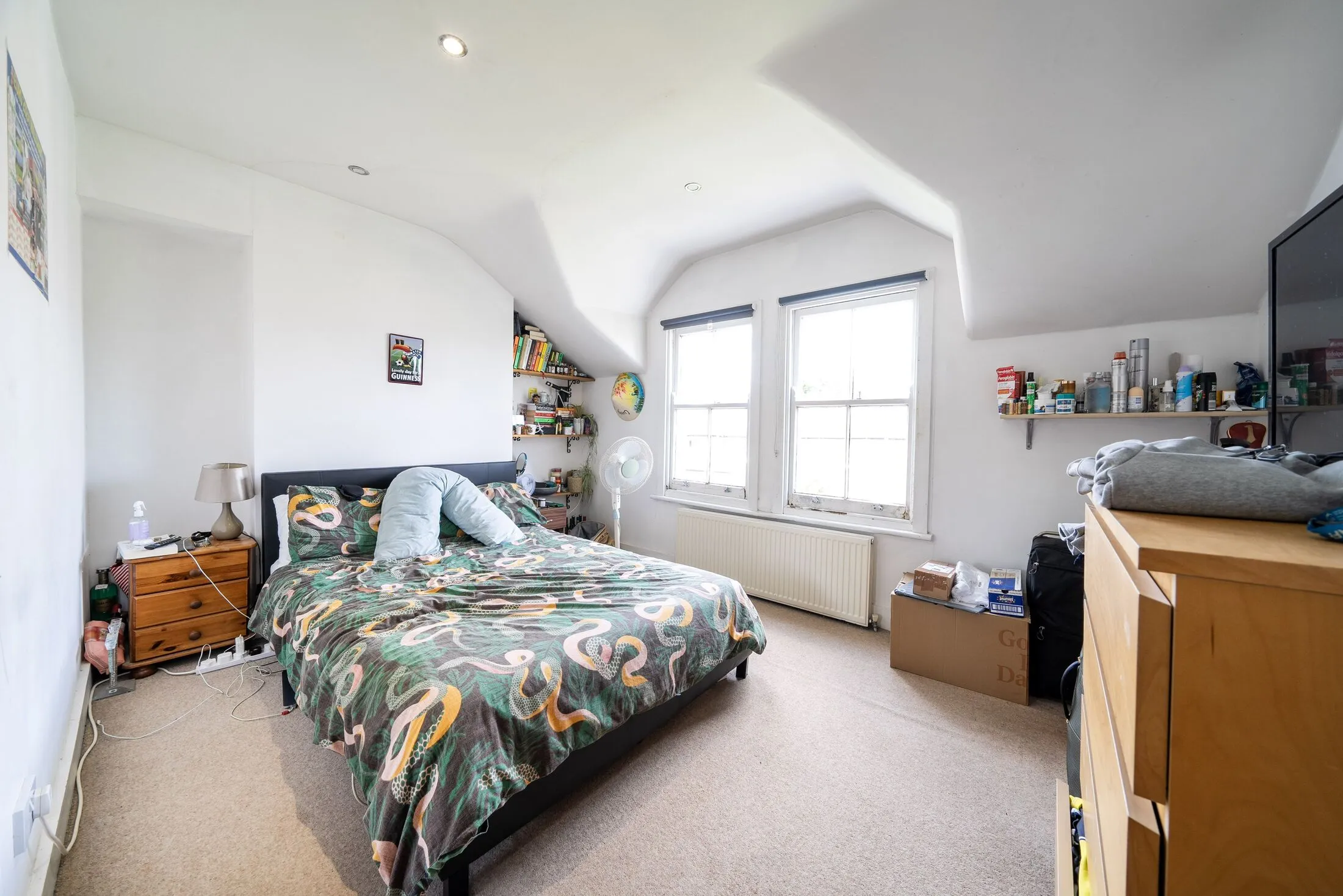Flat Crockerton Road in Greater London