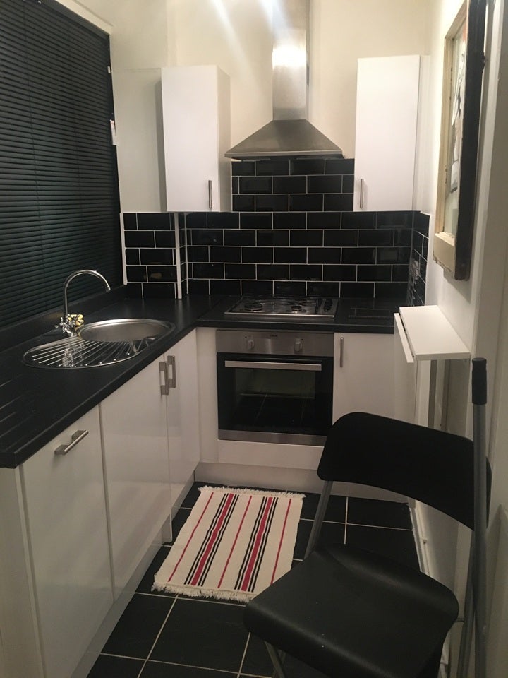 Flat Riley Road in Greater London