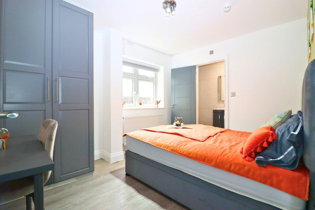 Room Surbiton Crescent in Greater London