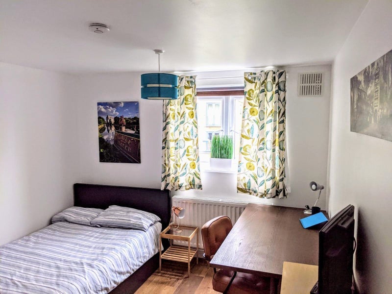 Room Lordship Lane in Greater London