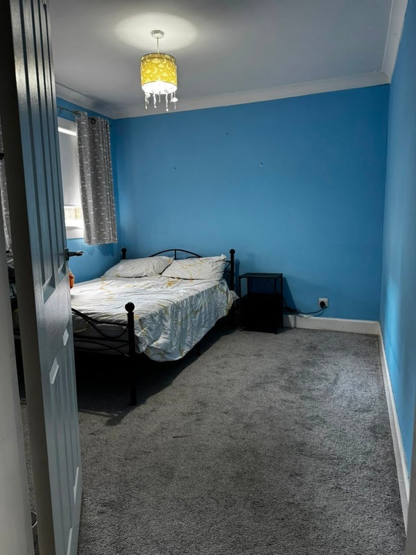 Room Tantallon Road in Glasgow