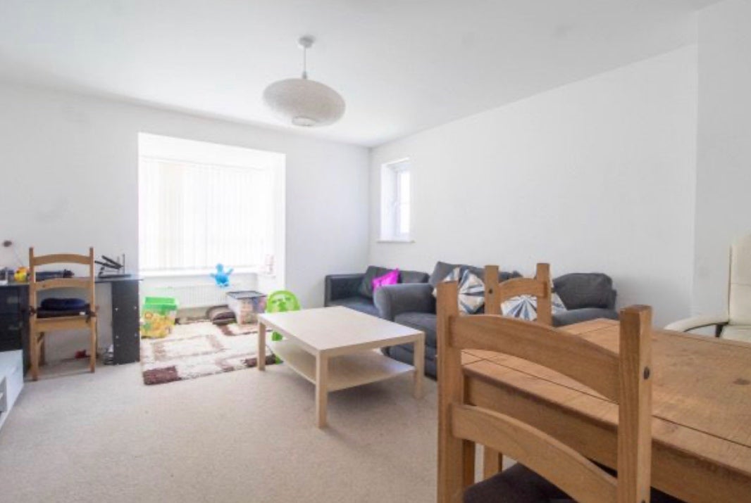 Flat The Moorings in Coventry