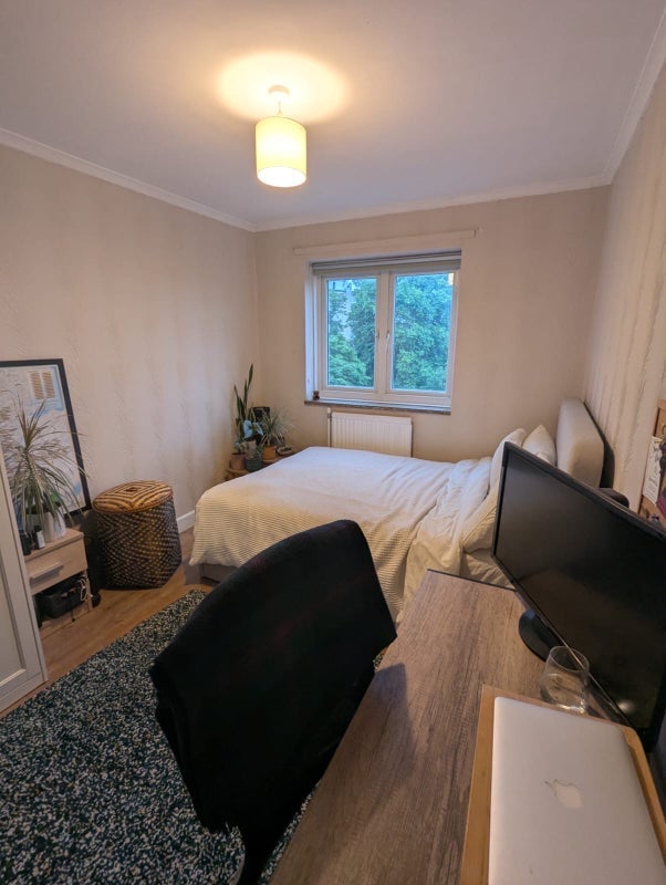 Room Fitzhugh Grove in Greater London