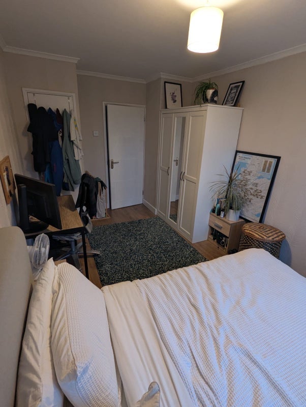 Room Fitzhugh Grove in Greater London