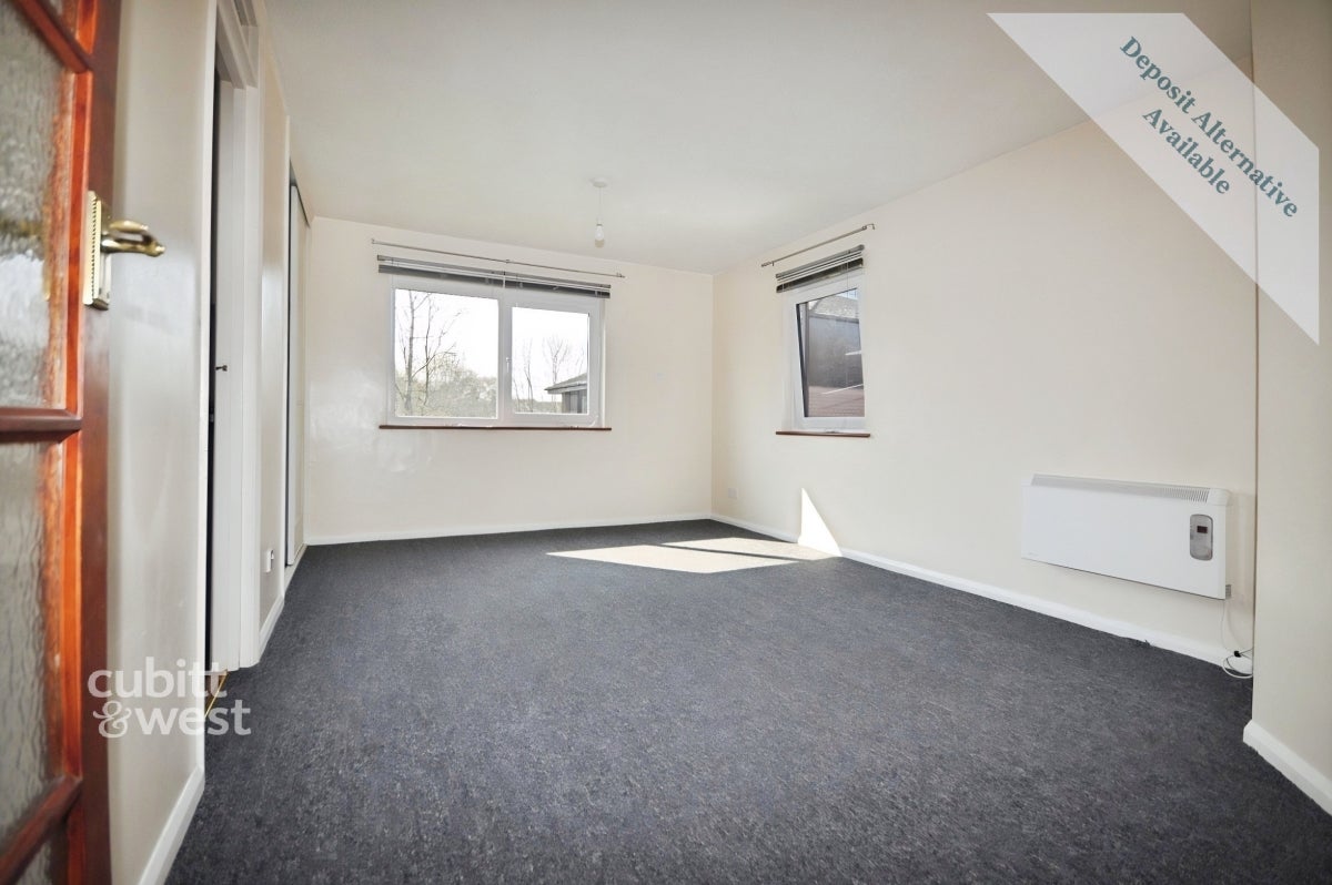 Flat Canada Grove in Arun