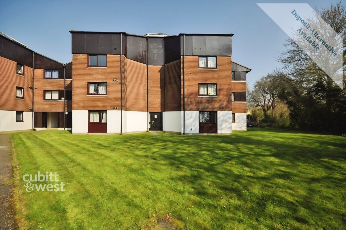 Flat Canada Grove in Arun