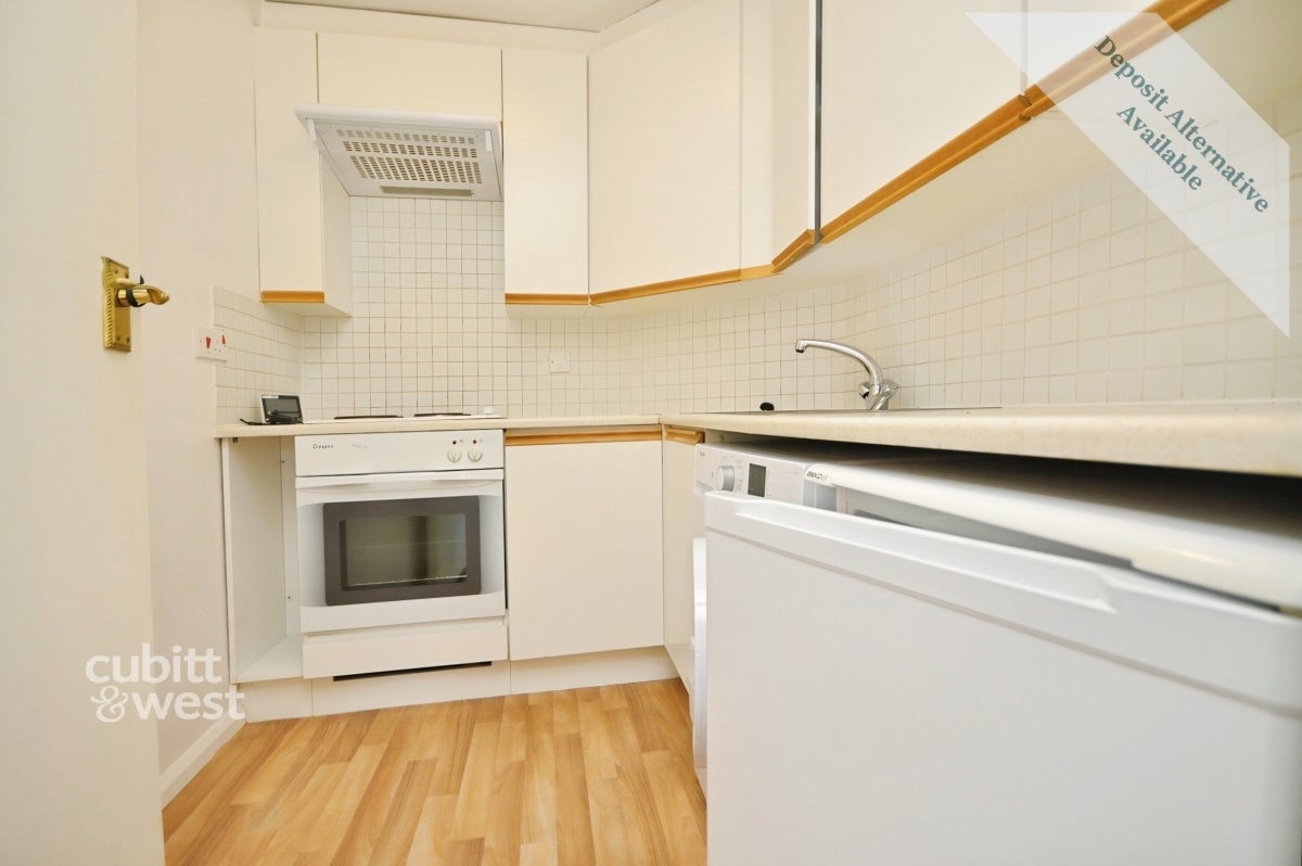 Flat Canada Grove in Arun