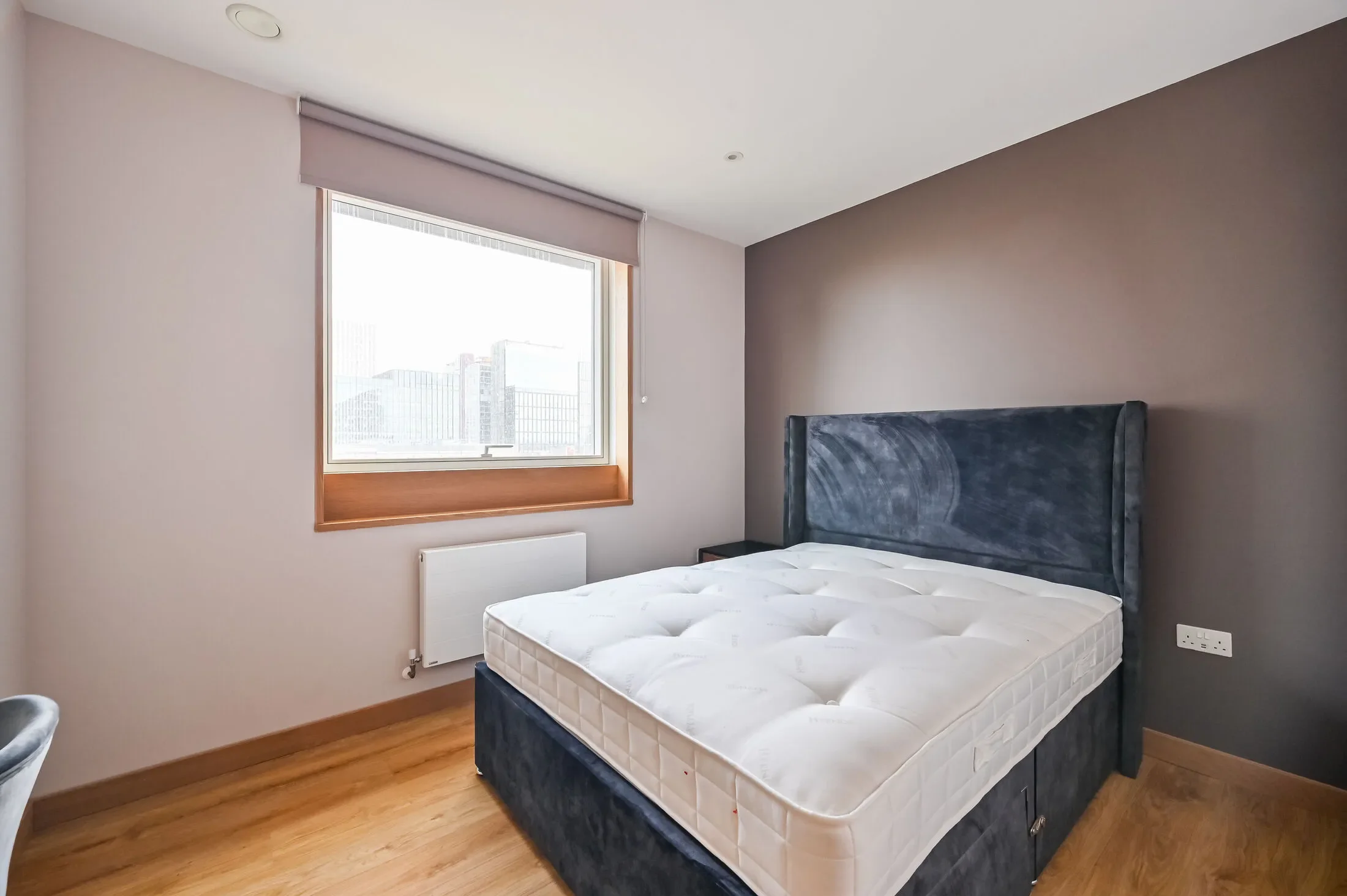 Flat Anthems Way in Greater London