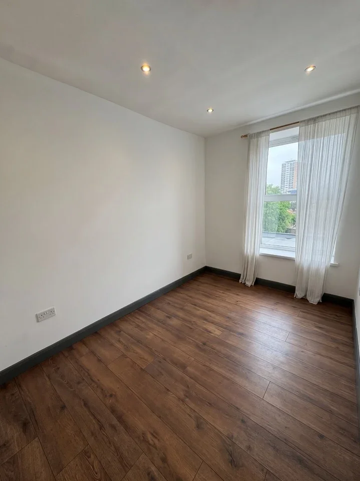Flat Holloway Road in Greater London