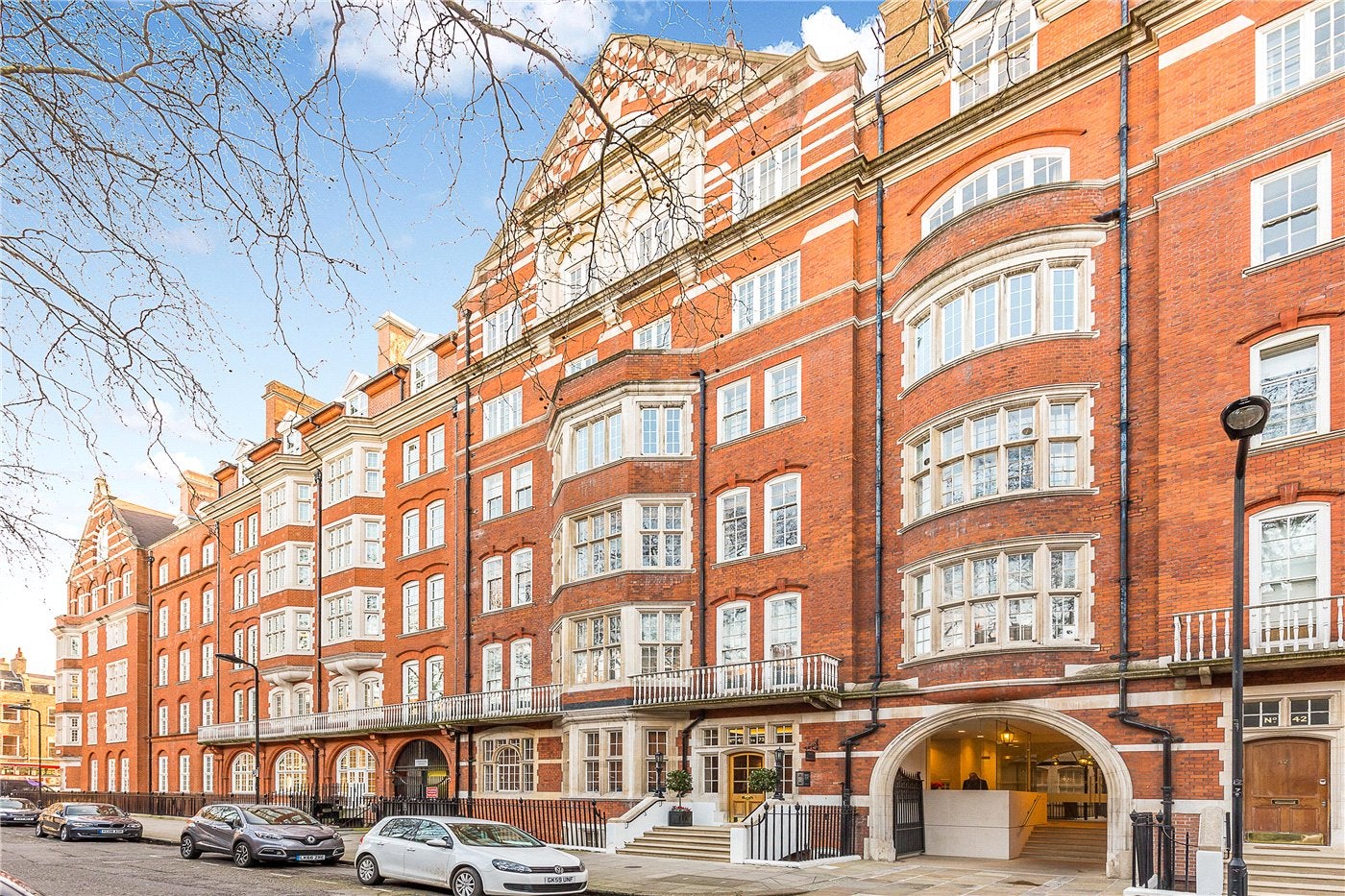 Flat Bedford Avenue in Greater London