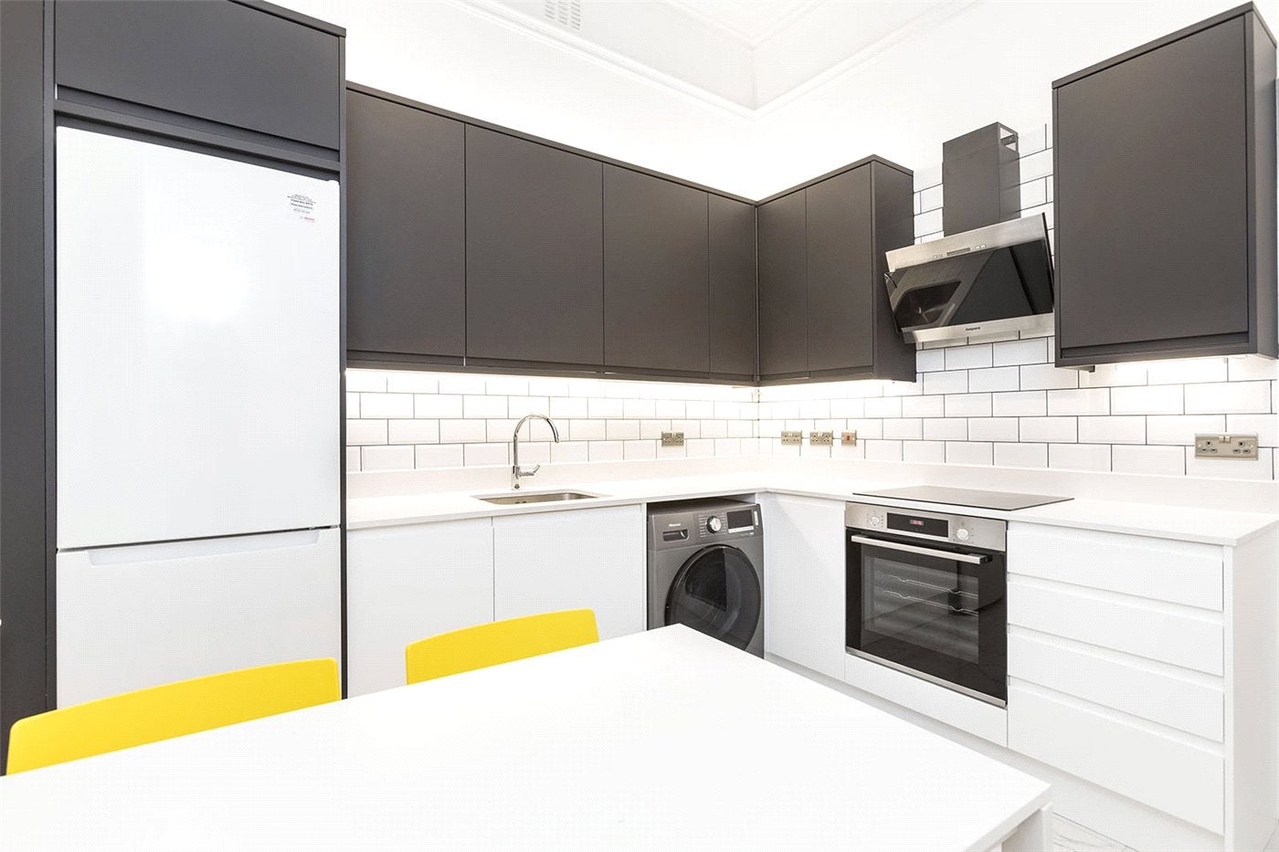 Flat Bedford Avenue in Greater London