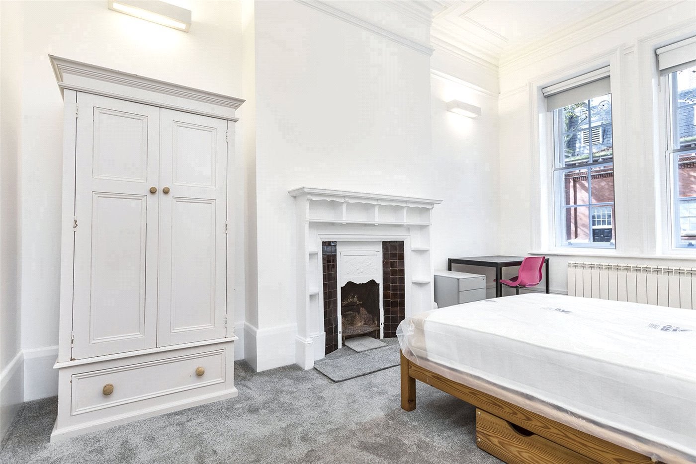 Flat Bedford Avenue in Greater London