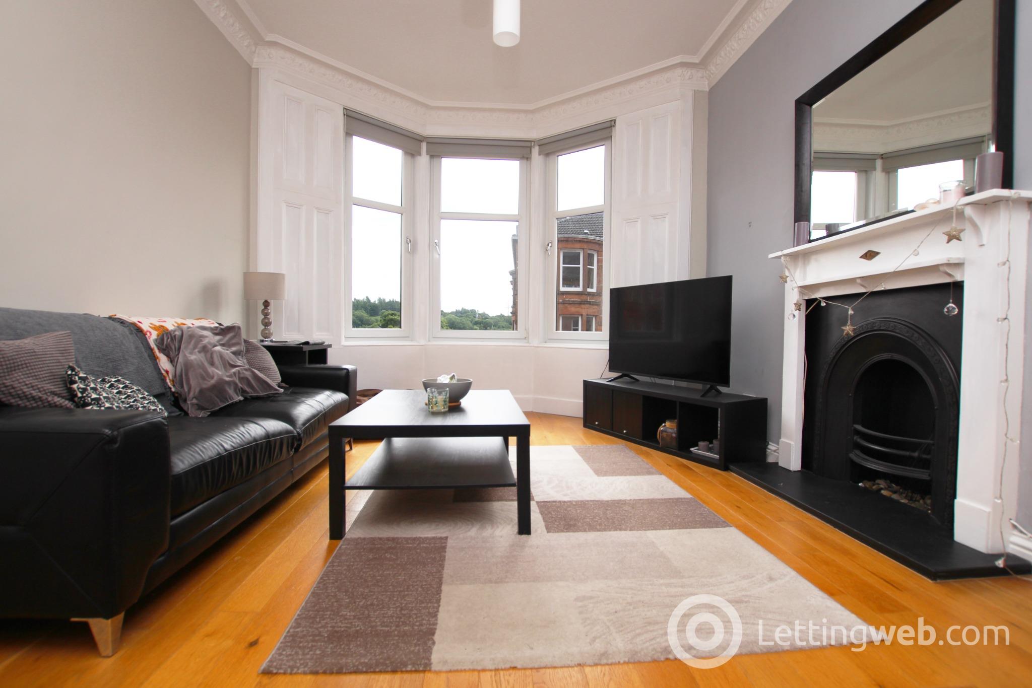 Flat Lyndhurst Gardens in Glasgow